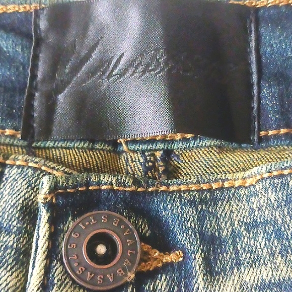 NWT Valabasas Uniquely Designed Distressed Acid Wash Blue Jeans Size 40 - Picture 9 of 16